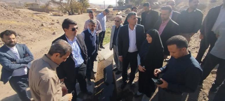بازدید معاون استاندار قزوین از روستای دستجرد و تأکید بر تسریع در اجرای پروژه‌های عمرانی